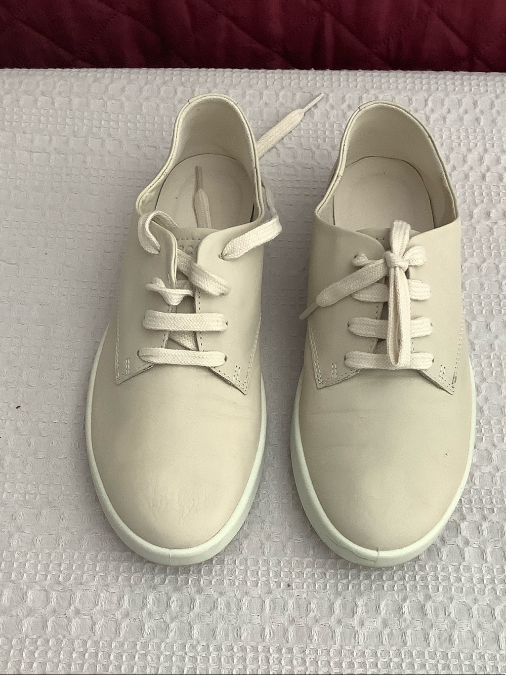 Ecco Cream Leather Lace-Up Athletic Sneakers